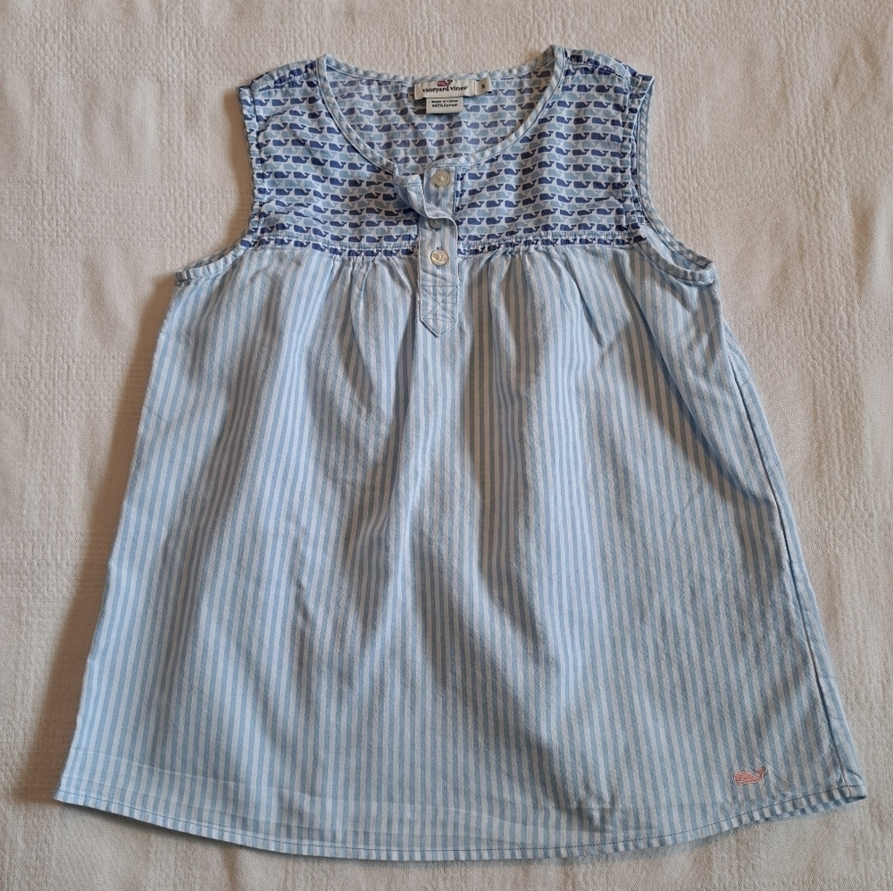 Vineyard Vines girls size Small blue and white stripe with whale top print, VGUC